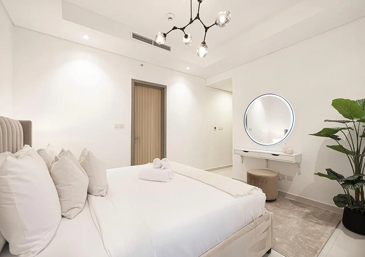 High Floor Apartment In 5 Star Hotel With Infinity Pool Burj View Gym Spa Sauna Dubai