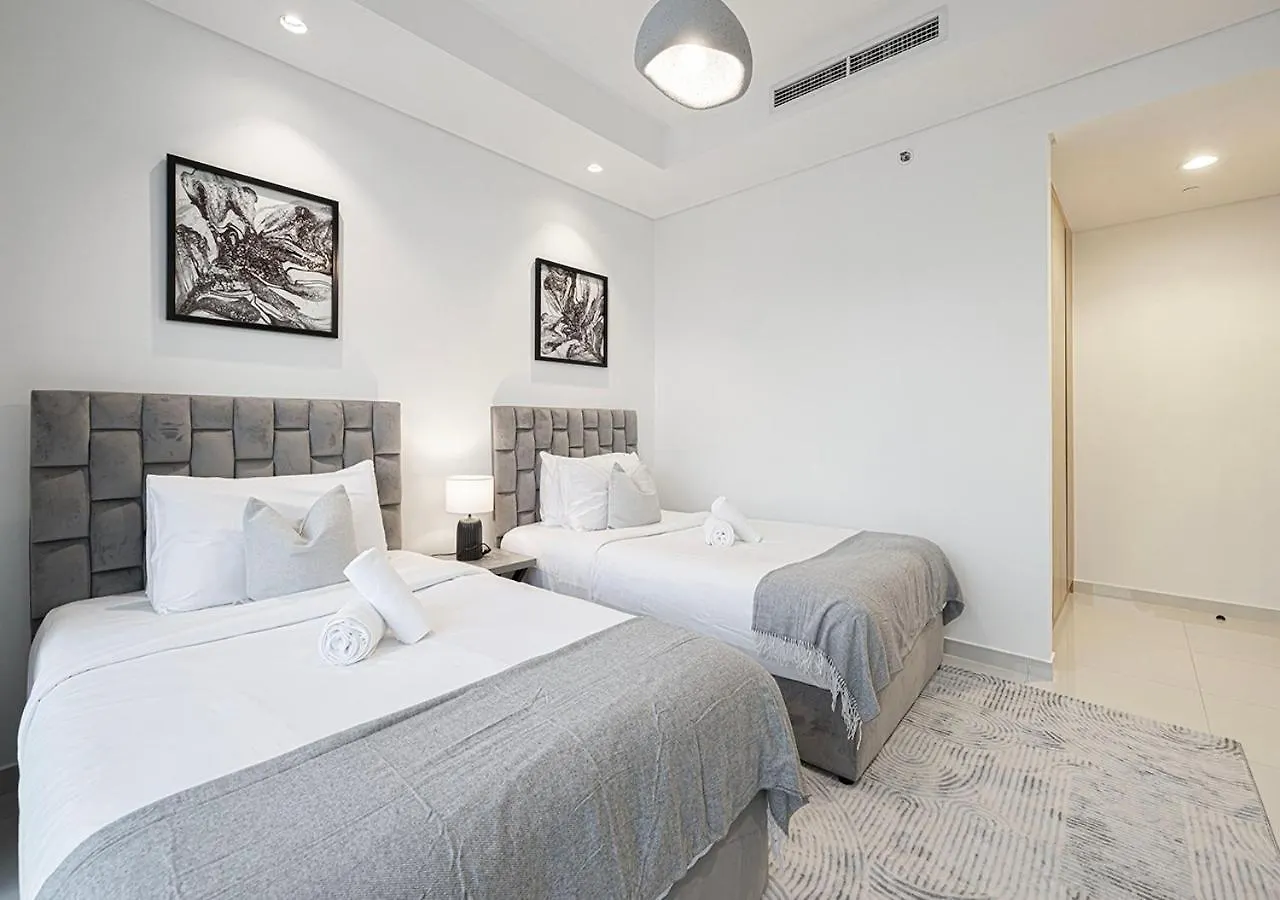 High Floor Apartment In 5 Star Hotel With Infinity Pool Burj View Gym Spa Sauna Dubai