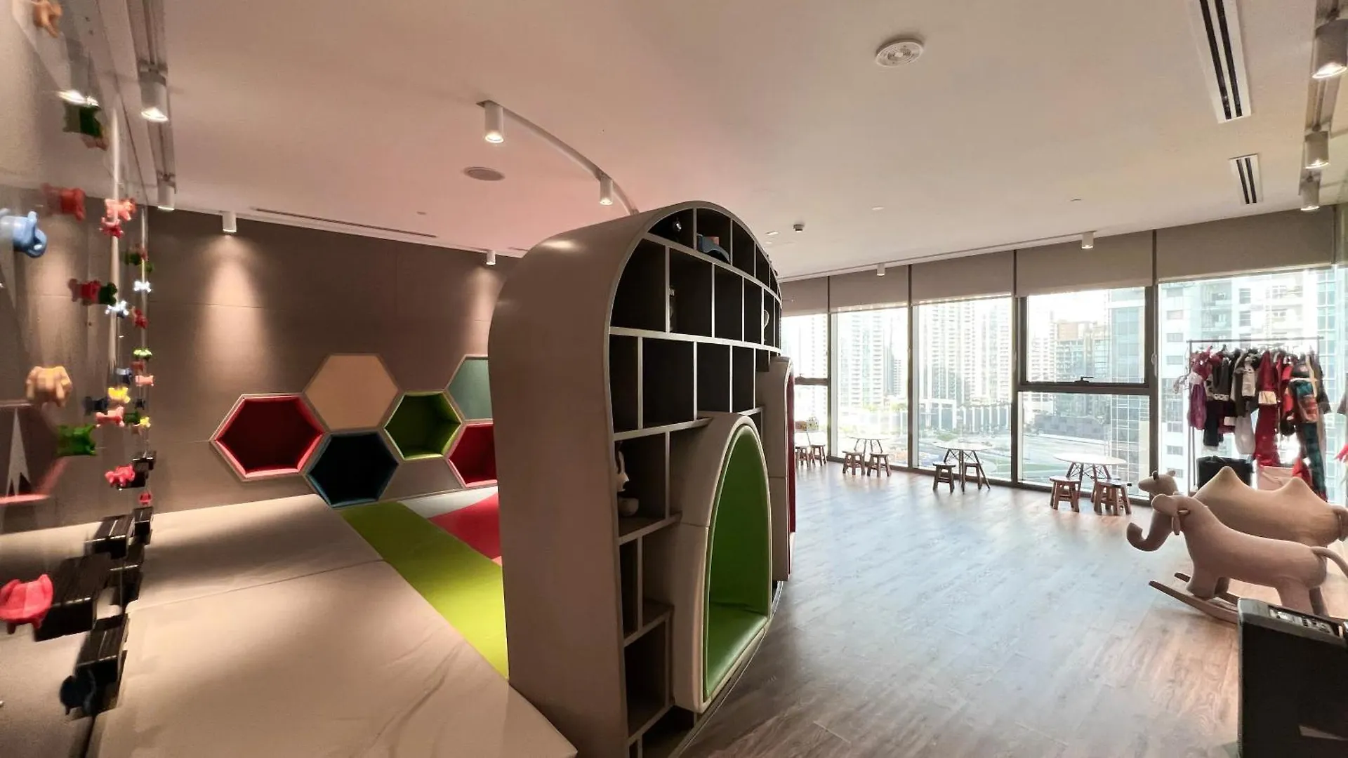 High Floor Apartment In 5 Star Hotel With Infinity Pool Burj View Gym Spa Sauna Dubai