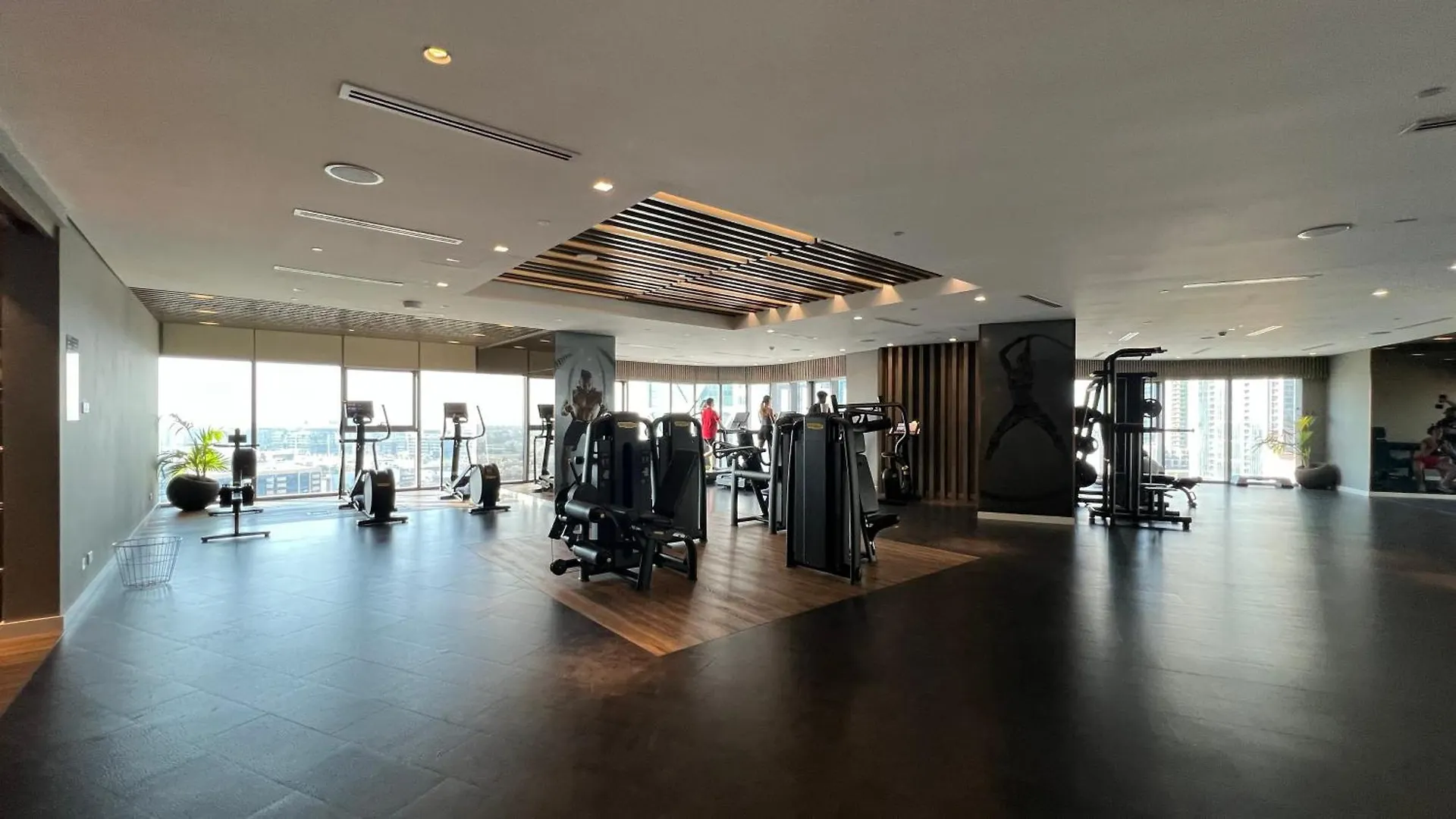 High Floor Apartment In 5 Star Hotel With Infinity Pool Burj View Gym Spa Sauna Dubai